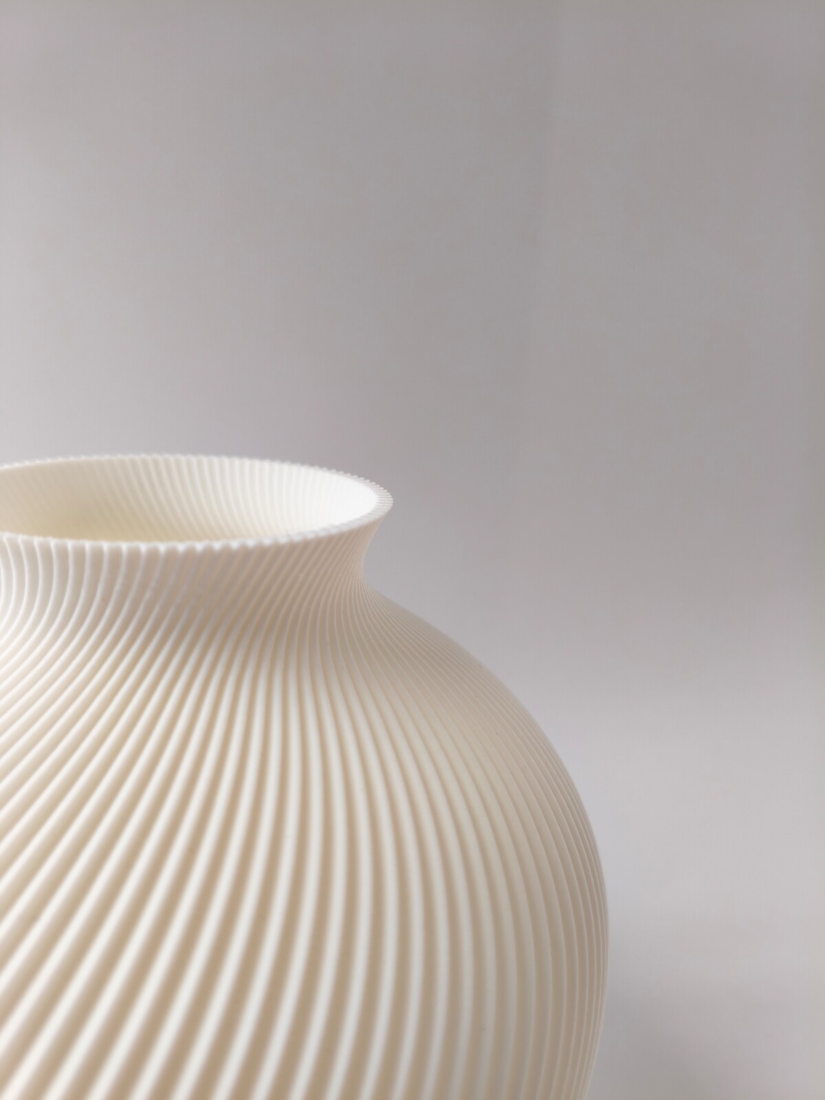 Nautilus Vase Quartz White MACRO