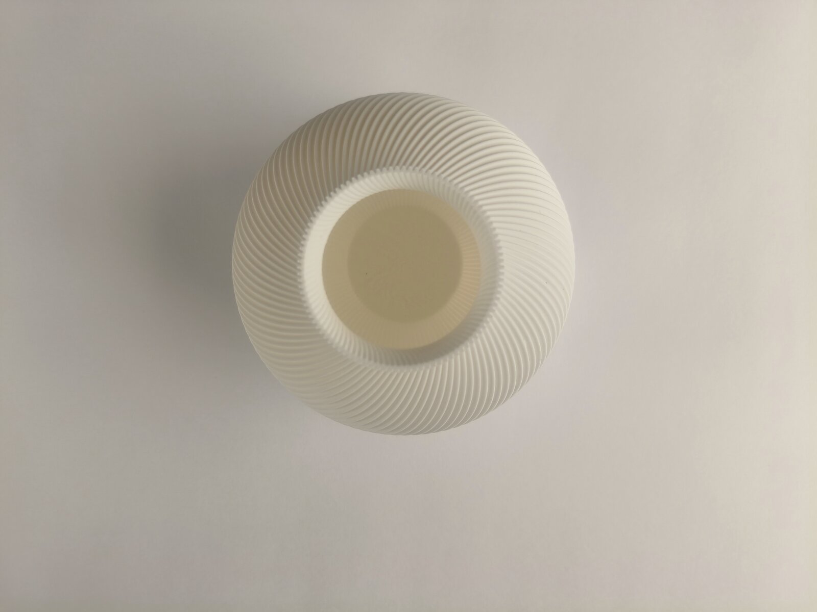 Nautilus Vase Quartz White TOP