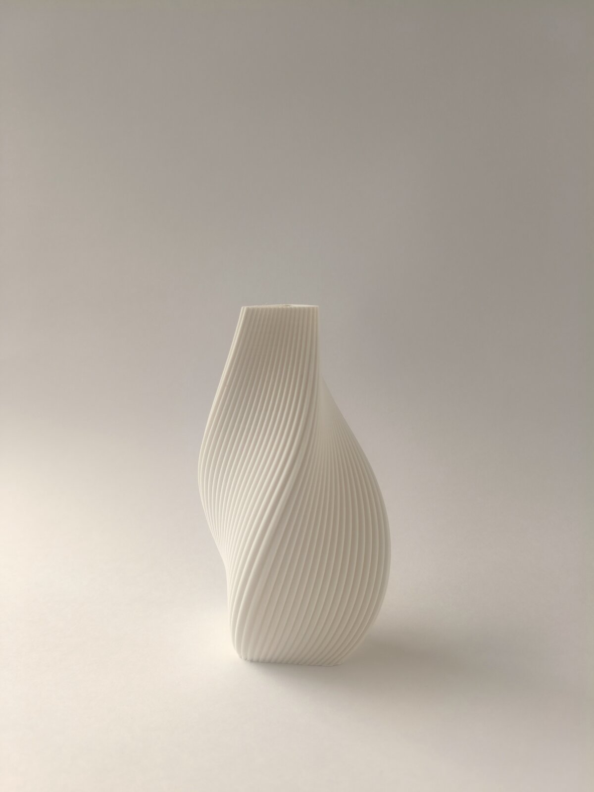Vortex Vase Quartz White